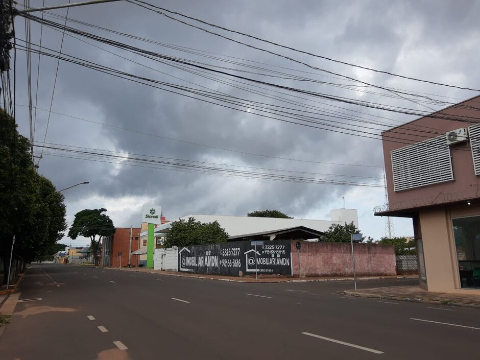 Tempo amanheceu bem nublado em Campo Grande