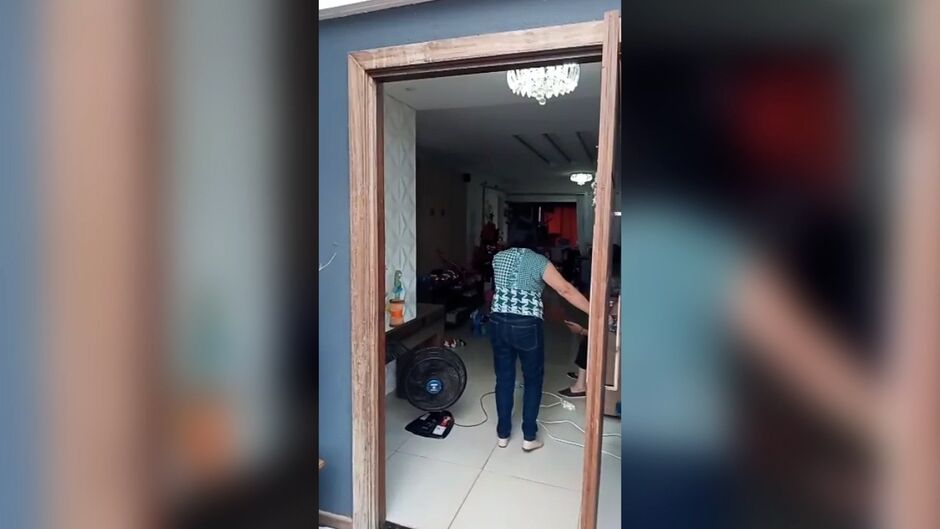 Casa foi invadidada na madrugada desta sexta-feira