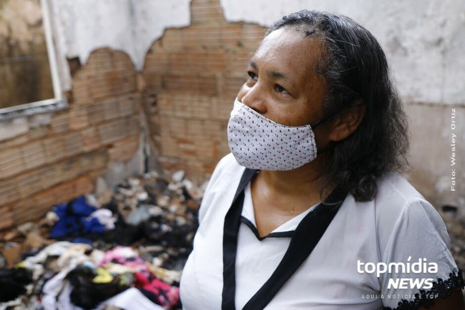 Chamas destruíram o imóvel no sábado