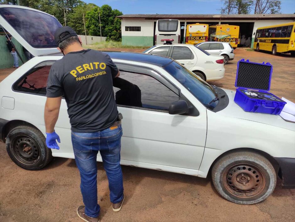 Perícia trabalha no local do crime