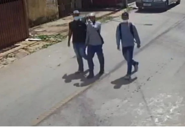 Menina tentou proteger o pai e acabou baleada