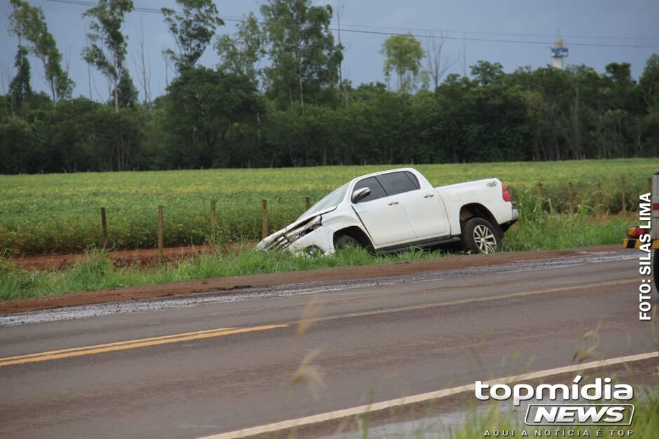 Carro de idosa quase caiu em barranco