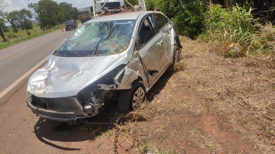 Veículo parou às margens da rodovia