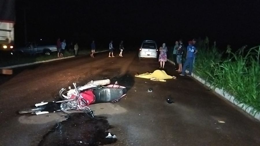 Vítima bateu a motocicleta na lateral de um trator