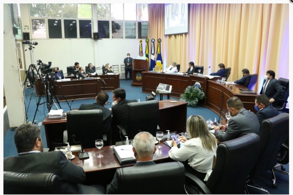 Vereadores de Dourados deram bônus de R$ 4,2 mil ao salário deles no recesso
