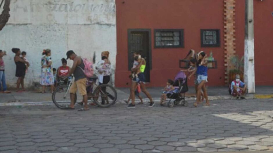 Fila se formou três horas antes do previsto