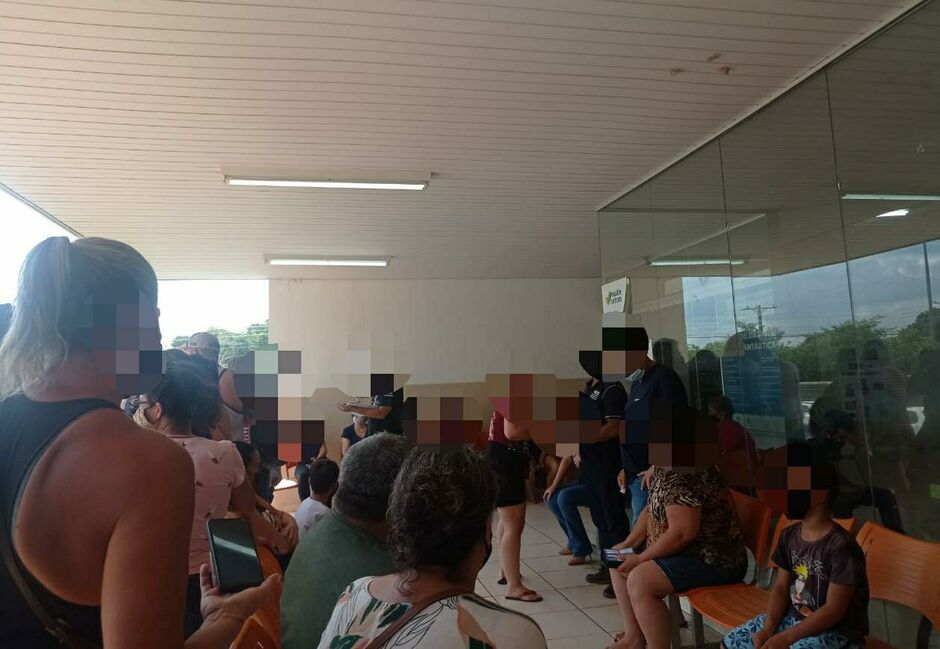 Tumulto e atraso na vacinação no Jardim Batistão