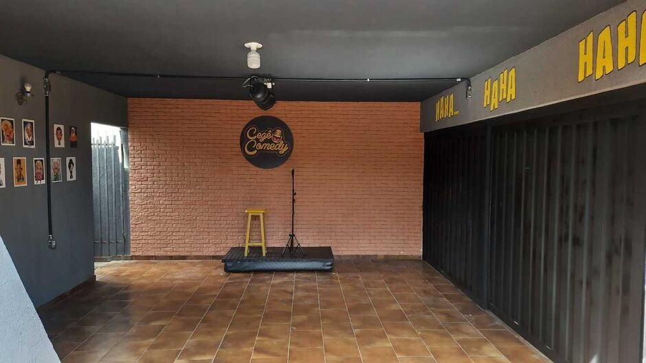 Fred inova com piadas da cidade e bar vem ganhando público