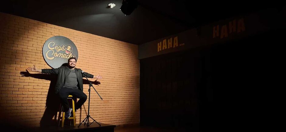 Fred inova com piadas da cidade e bar vem ganhando público