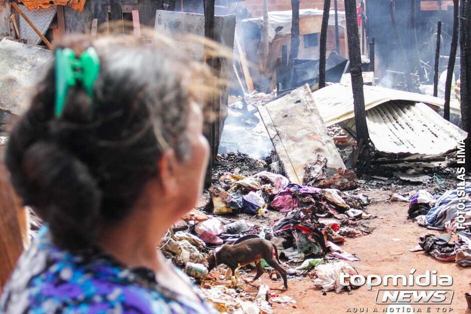 Famílias perderam tudo que tinham com o incêndio