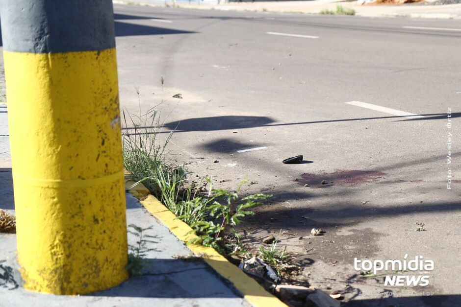 Motociclista bateu em poste e morreu na hora