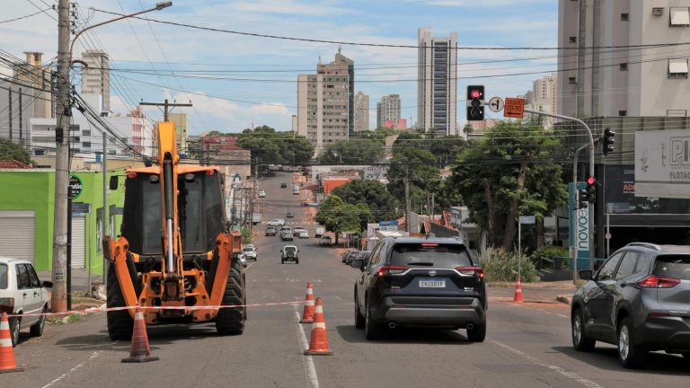 Ruas do Centro passam por recapeamento