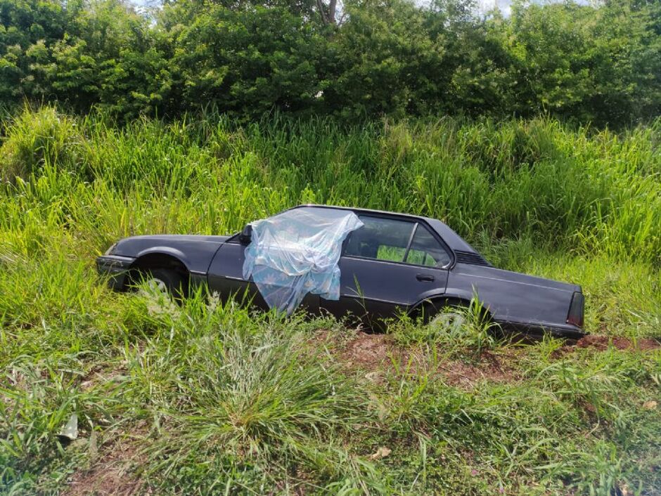 Veículo caiu em uma ribanceira com os ocupantes