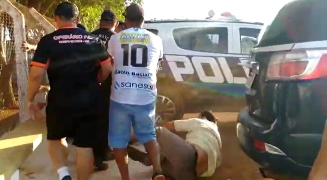 Briga ocorreu na frente da PM