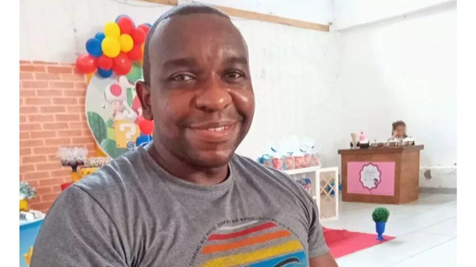 Durval tentava abrir o portão do condomínio onde morava