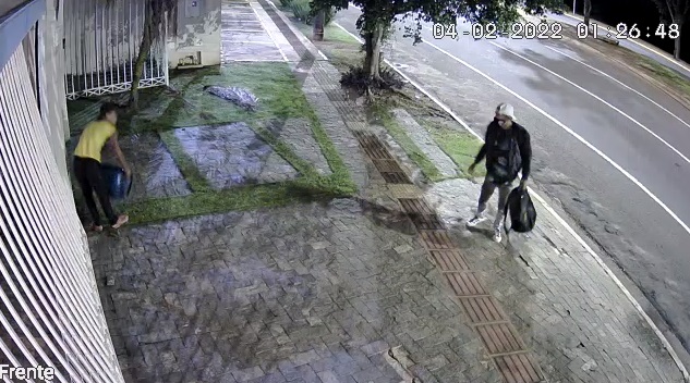 Ação dos criminosos foi flagrada