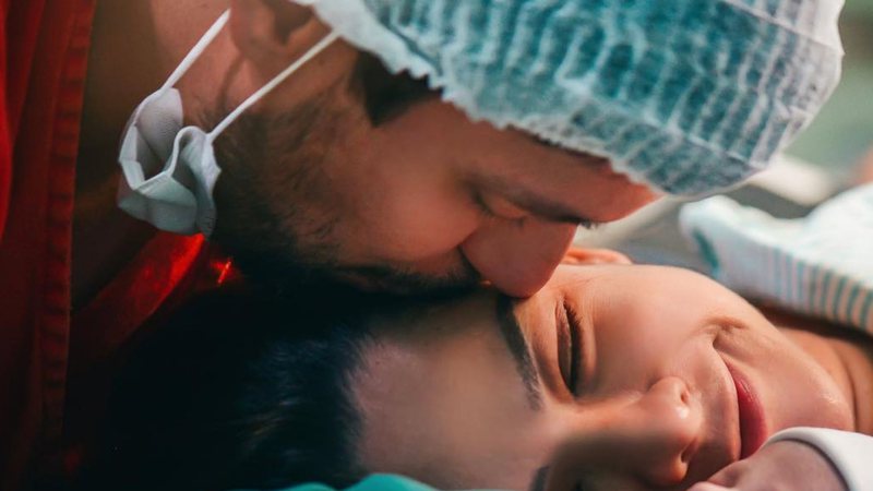 Casal postou foto do parto