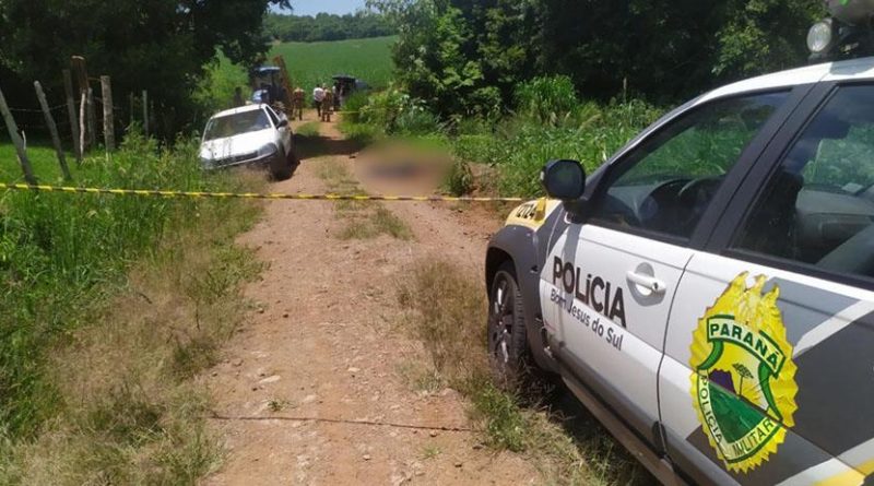 Veículos que estavam no local também foram atingidos