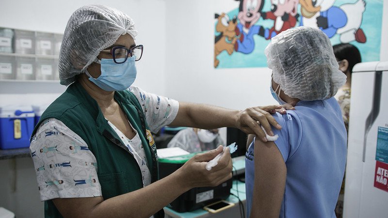 Profissionais de Saúde vão tomar 4ª dose