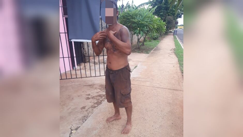 Homem foi flagrado pelo proprietário tentando arrombar o local