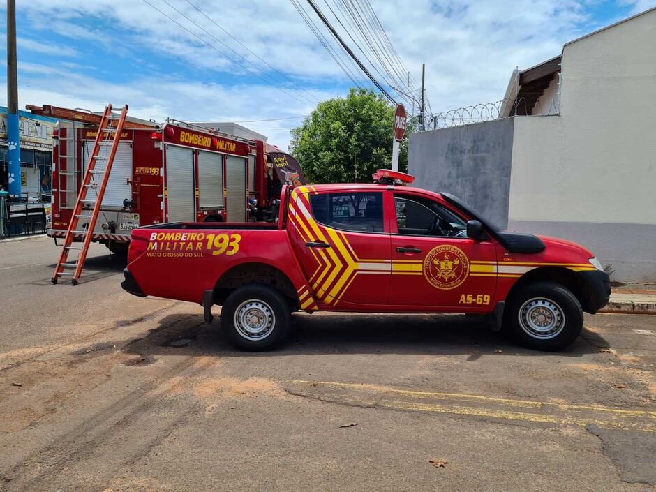 Corpo de Bombeiros foi acionado para controlar o incêndio