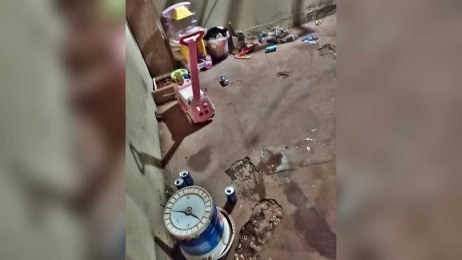 Agentes municipais flagraram a adolescente bebendo cerveja