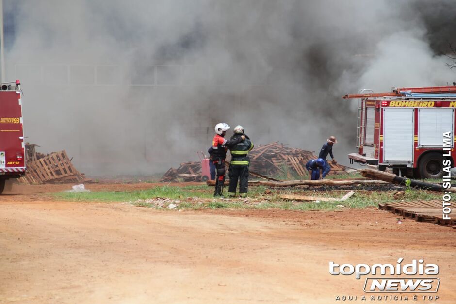Há muita fumaça no local do incêndio
