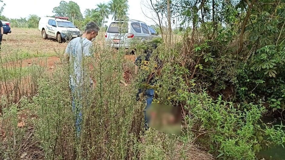 Corpo da vítima foi jogado em uma área de mata