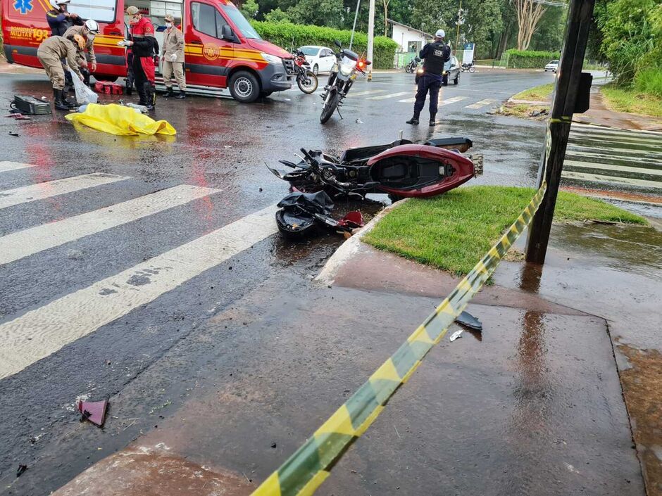 Os militares tentam manobras de reanimação