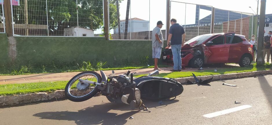 Motociclista ficou inconsciente