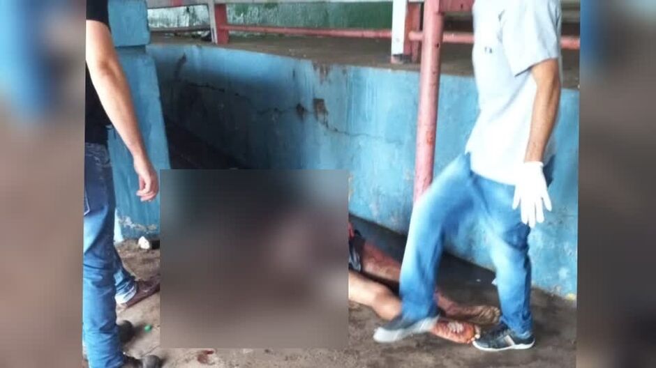 O corpo foi encontrado por volta das 7 horas