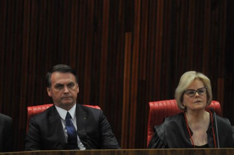 Rosa Weber mantém inquérito contra Bolsonaro