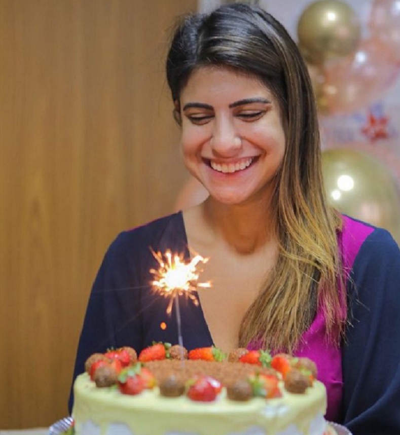 Camila marca festa em praça durante a pandemia