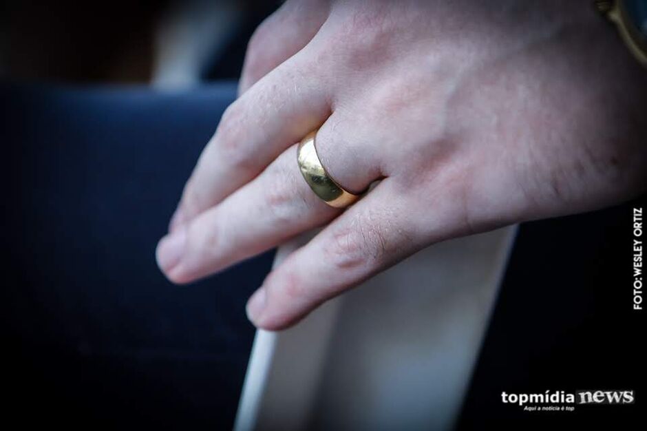 Ex-marido pede R$ 30 mil para assinar divórcio