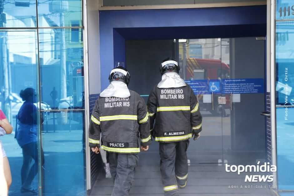 Entregador ficou em apuros dentro do banco