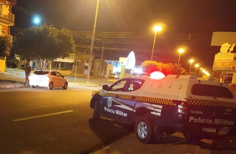 Rapaz fugiu em alta velocidade pela contramão