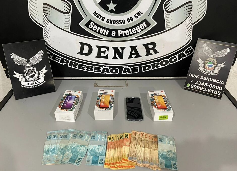 Produtos apreendidos com golpistas