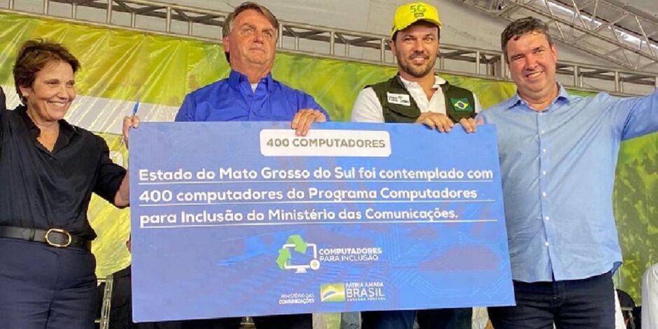 Riedel fez entregas de títulos junto a Bolsonaro