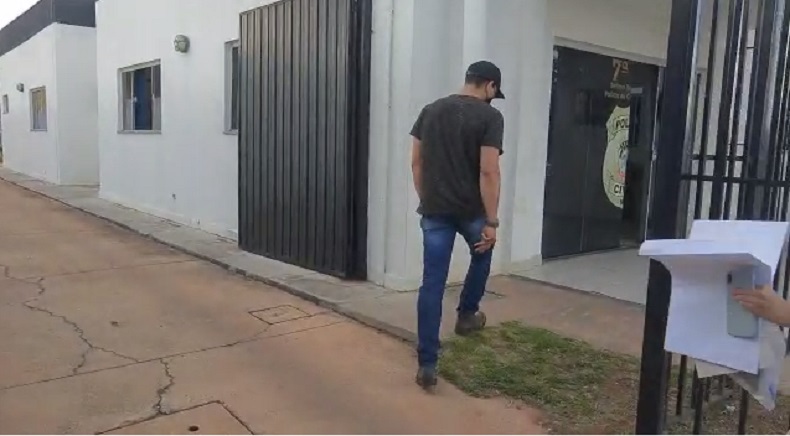Suspeito se entrega na 7ª DP
