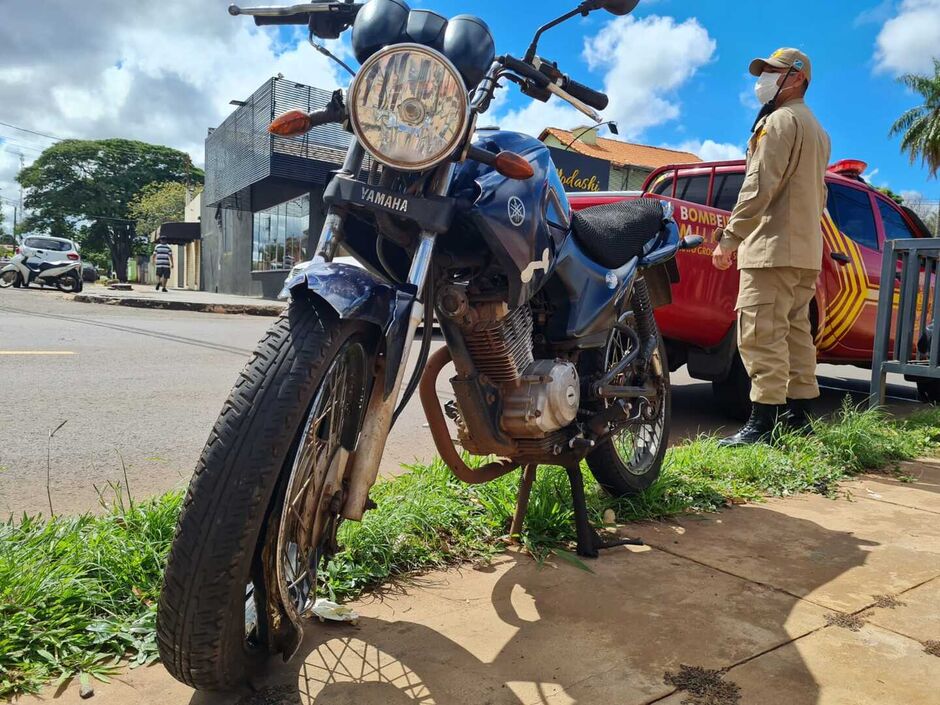Motocicleta ficou com danos após o acidente