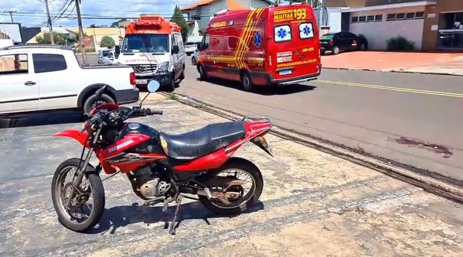 Corpo de Bombeiros está no local para socorrer a vítima