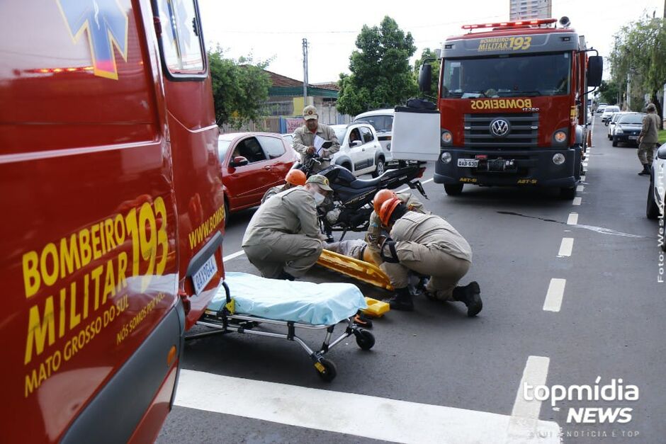 Duas viaturas estiveram no local realizando o socorro e o trânsito ficou em meia pista por um tempo