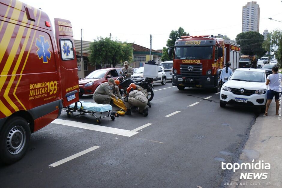 Duas viaturas estiveram no local realizando o socorro e o trânsito ficou em meia pista por um tempo