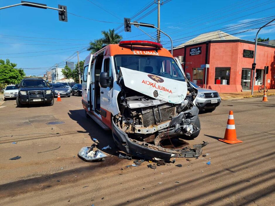 Veículo ficou bastante danificado