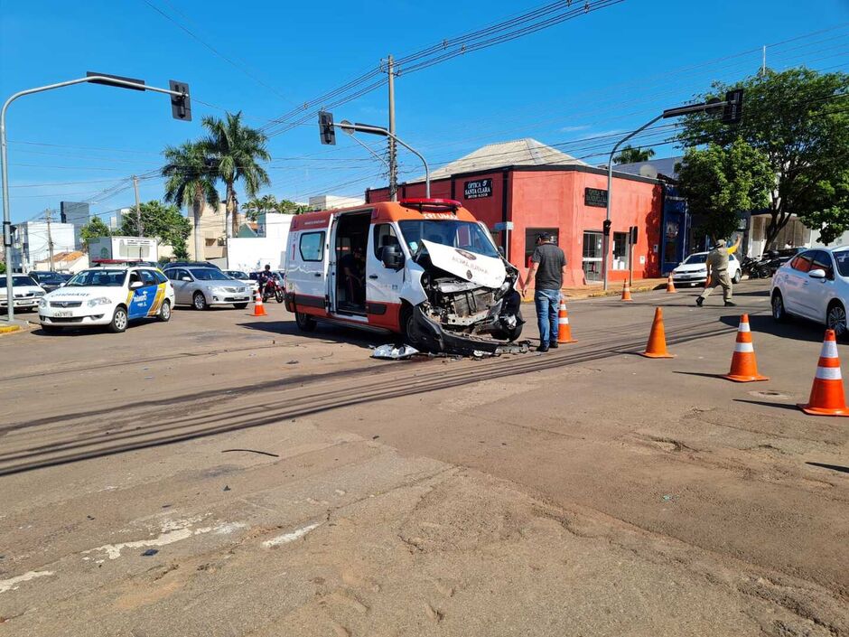 Veículo ficou bastante danificado