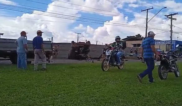 Capotamento aconteceu na Avenida Guaicurus