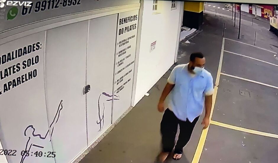 Ladrão tentou invadir loja de empresária