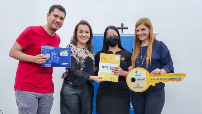 Campo-grandenses assinaram contratos para receber lotes