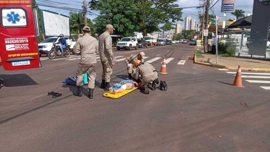 A vítima foi socorrida pelo Corpo de Bombeiros