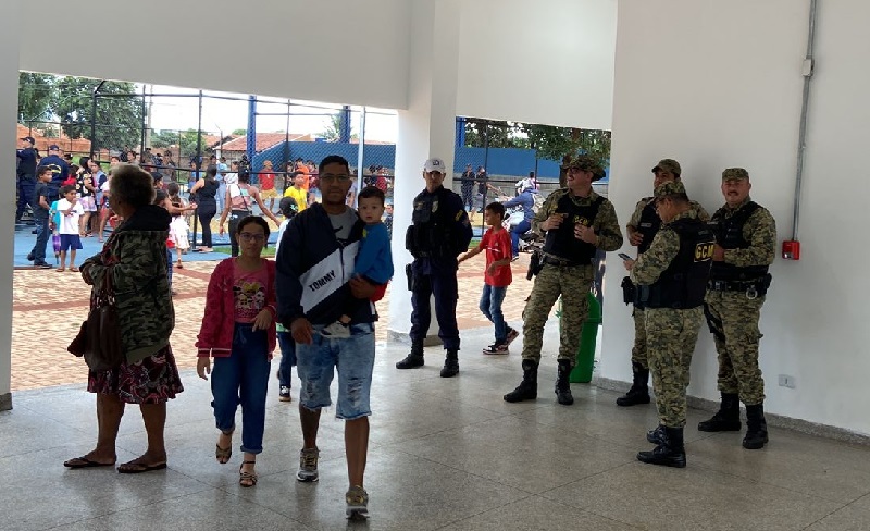 Luiz Antônio entregou ovos de Páscoa no Jd Noroeste